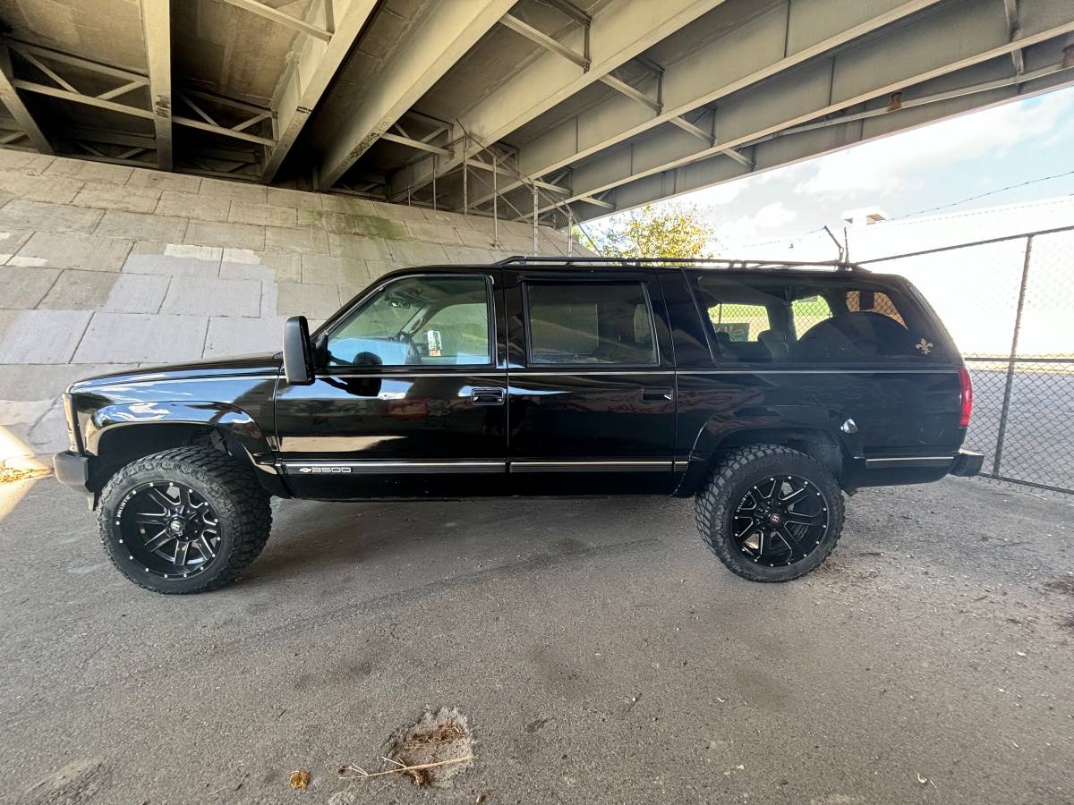 Chevrolet-K2500-suburban-1995-1