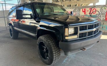 Chevrolet-K2500-suburban-1995-13