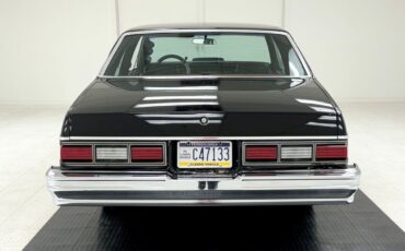 Chevrolet-Malibu-1979-Black-Maroon-158221-3