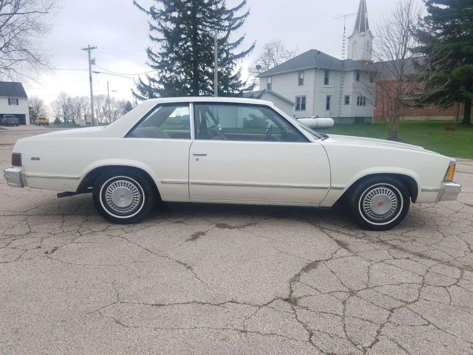 Chevrolet-Malibu-Coupe-1981-34