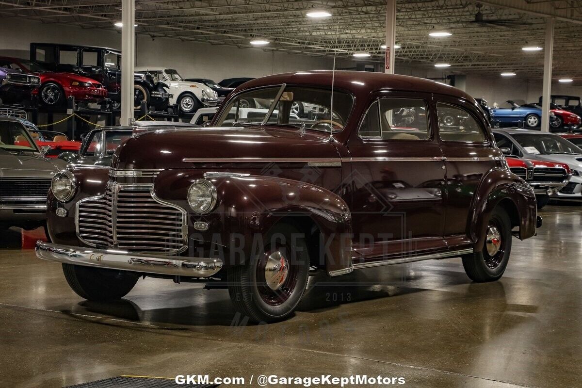 Chevrolet-Master-Deluxe-Berline-1941-Ruby-Maroon-Tan-104121-7