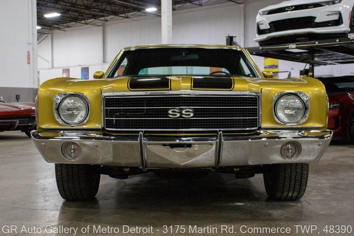 Chevrolet-Monte-Carlo-1970-Gold-Black-56-11