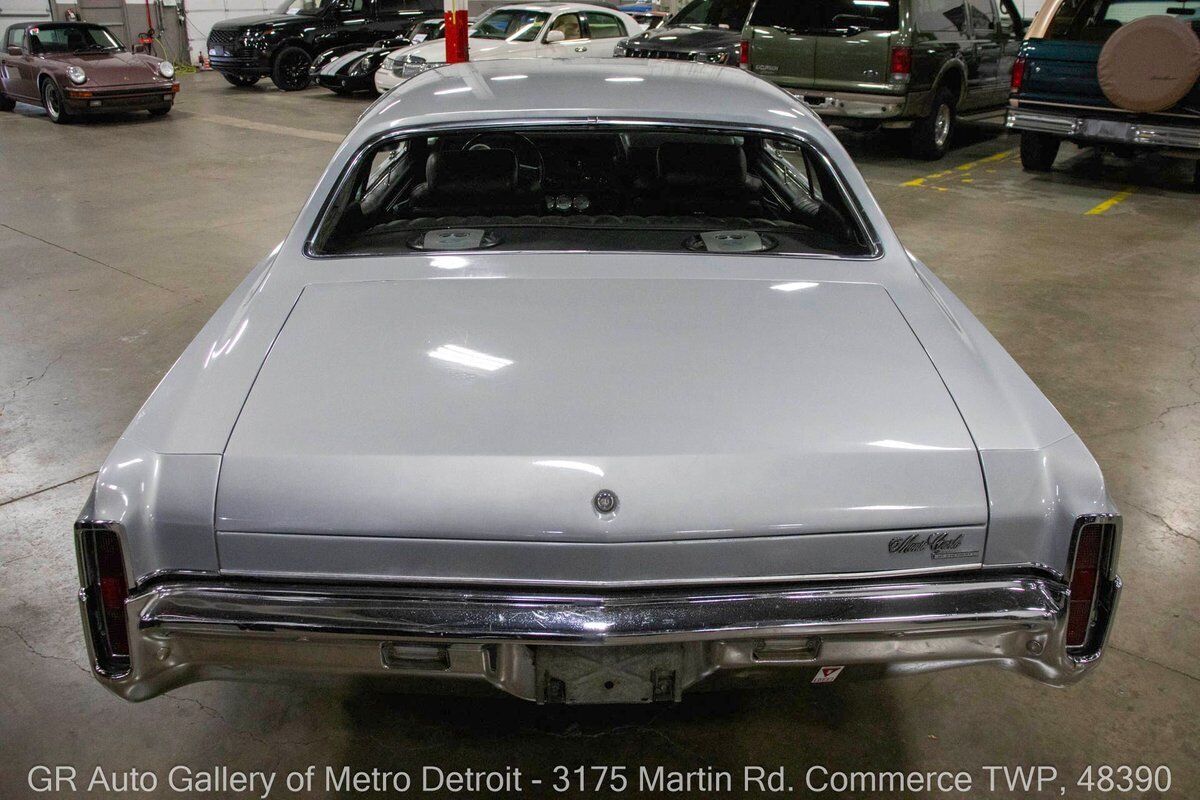 Chevrolet-Monte-Carlo-1970-Silver-Black-48562-4