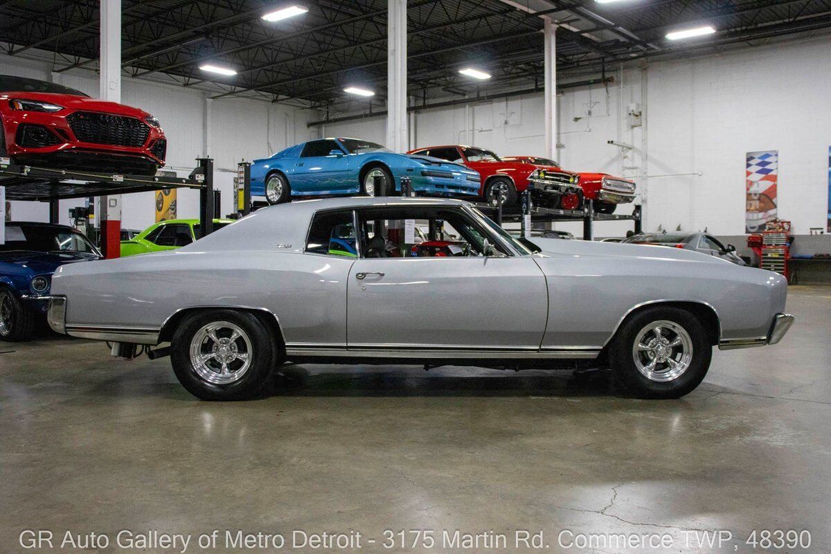 Chevrolet-Monte-Carlo-1970-Silver-Black-48562-7