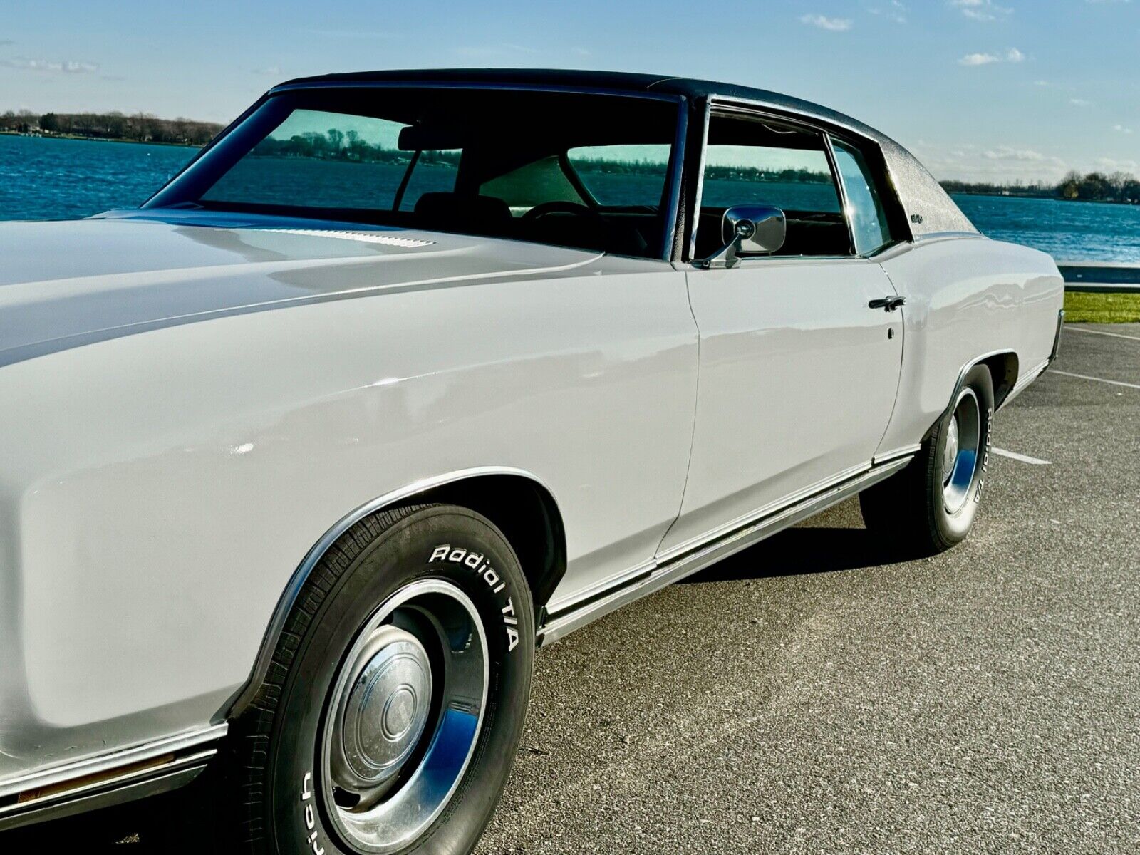 Chevrolet-Monte-Carlo-Coupe-1970-White-Black-128748-13