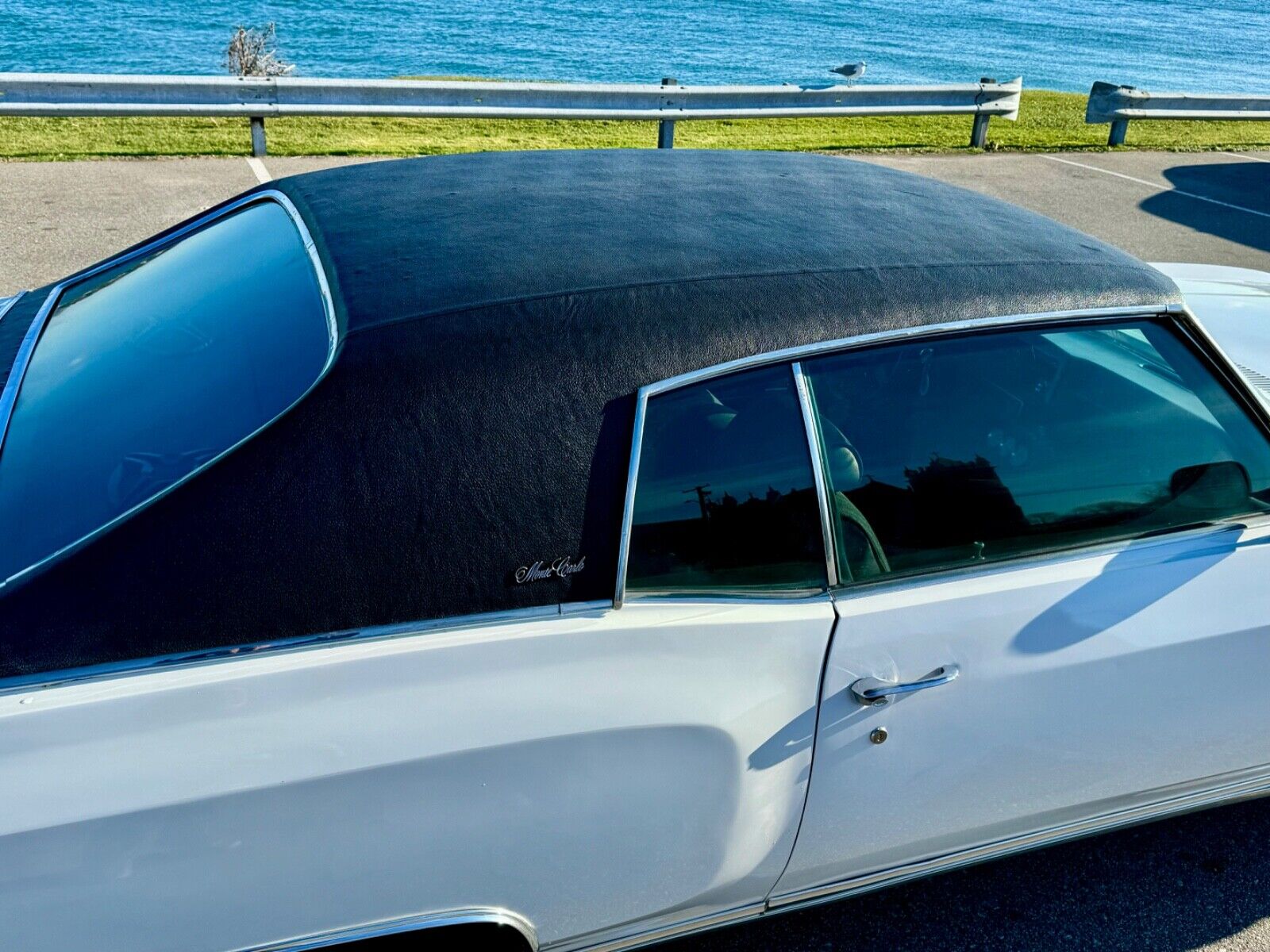 Chevrolet-Monte-Carlo-Coupe-1970-White-Black-128748-20