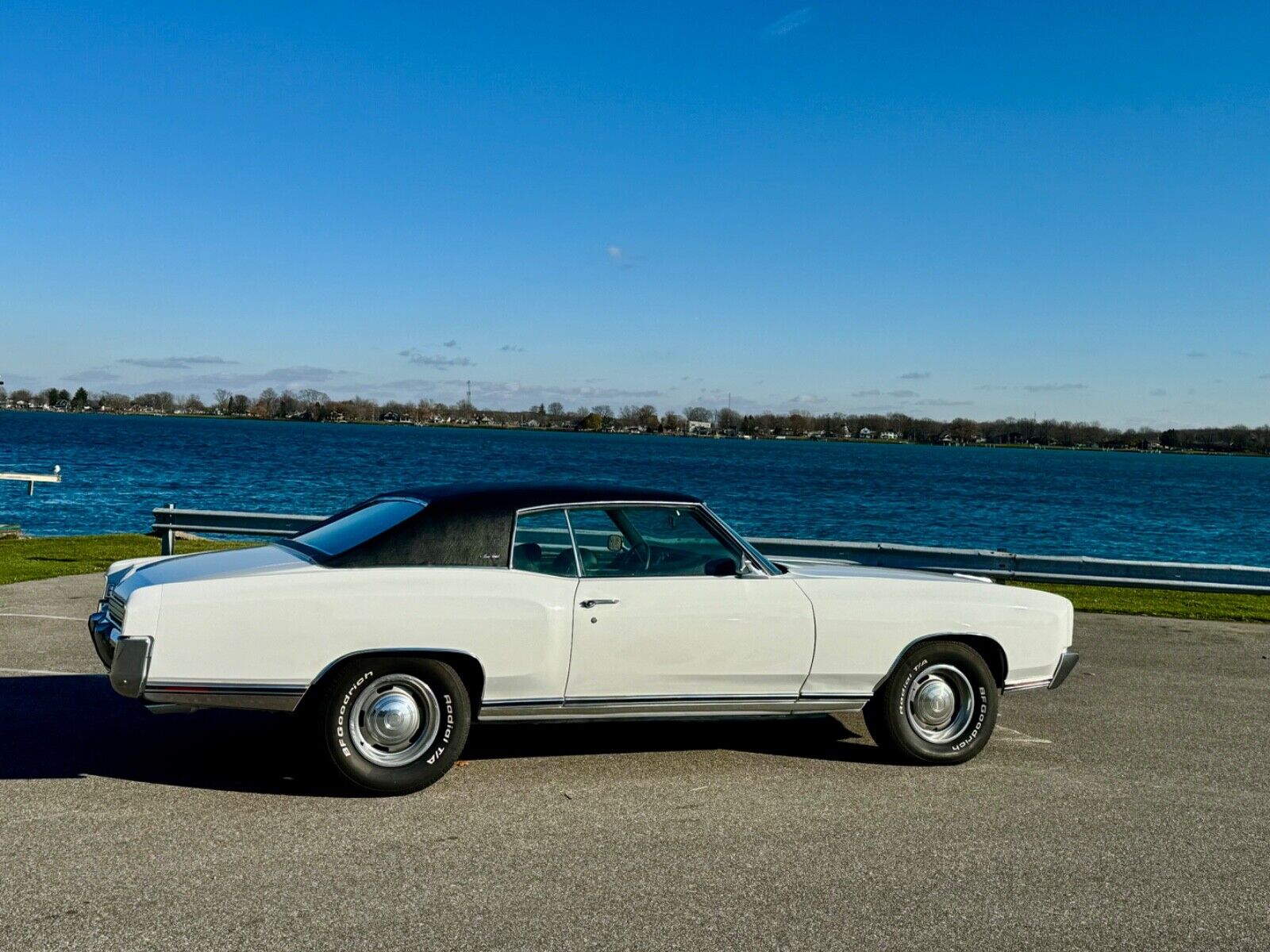 Chevrolet-Monte-Carlo-Coupe-1970-White-Black-128748-3