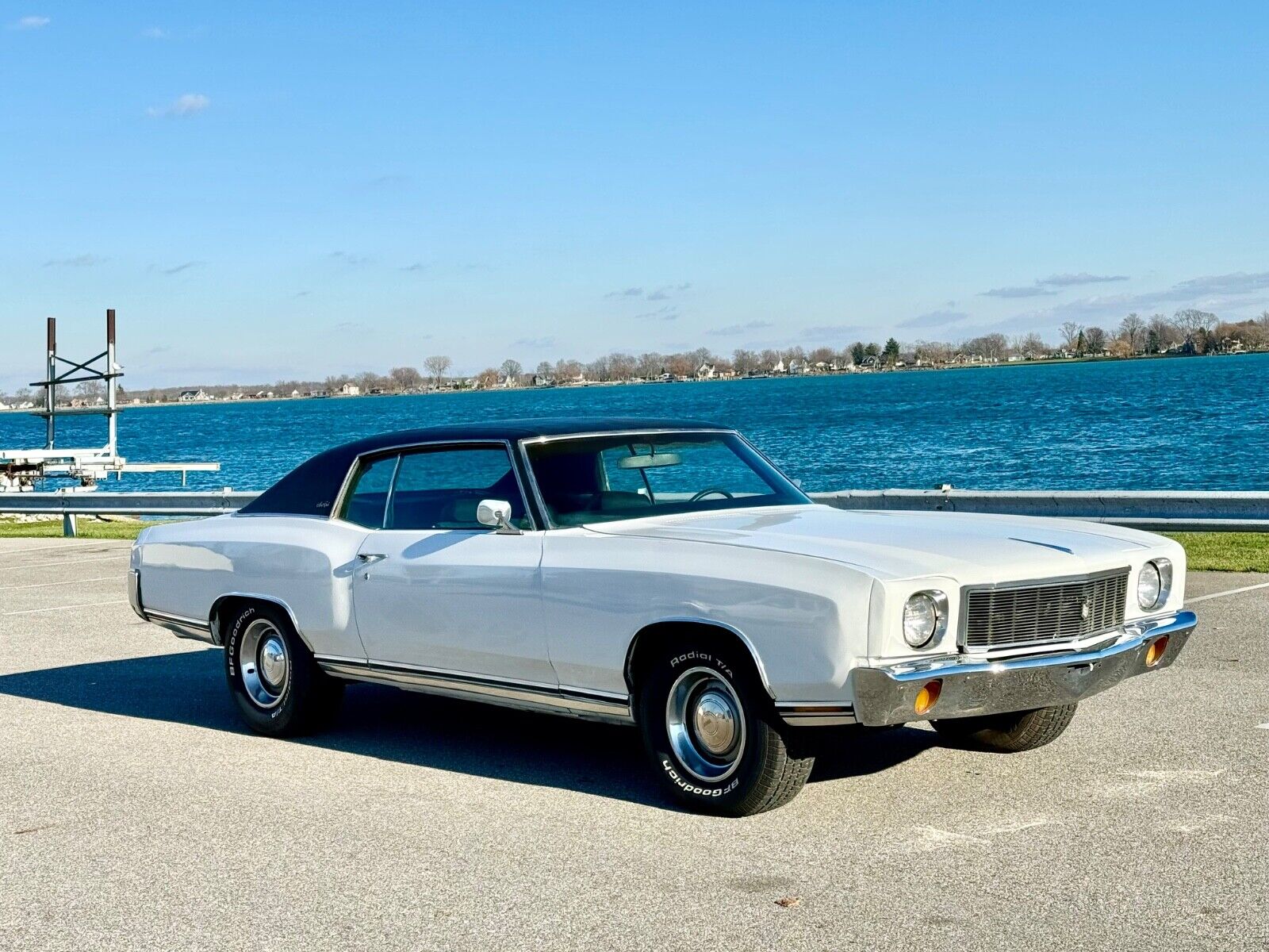 Chevrolet-Monte-Carlo-Coupe-1970-White-Black-128748-6