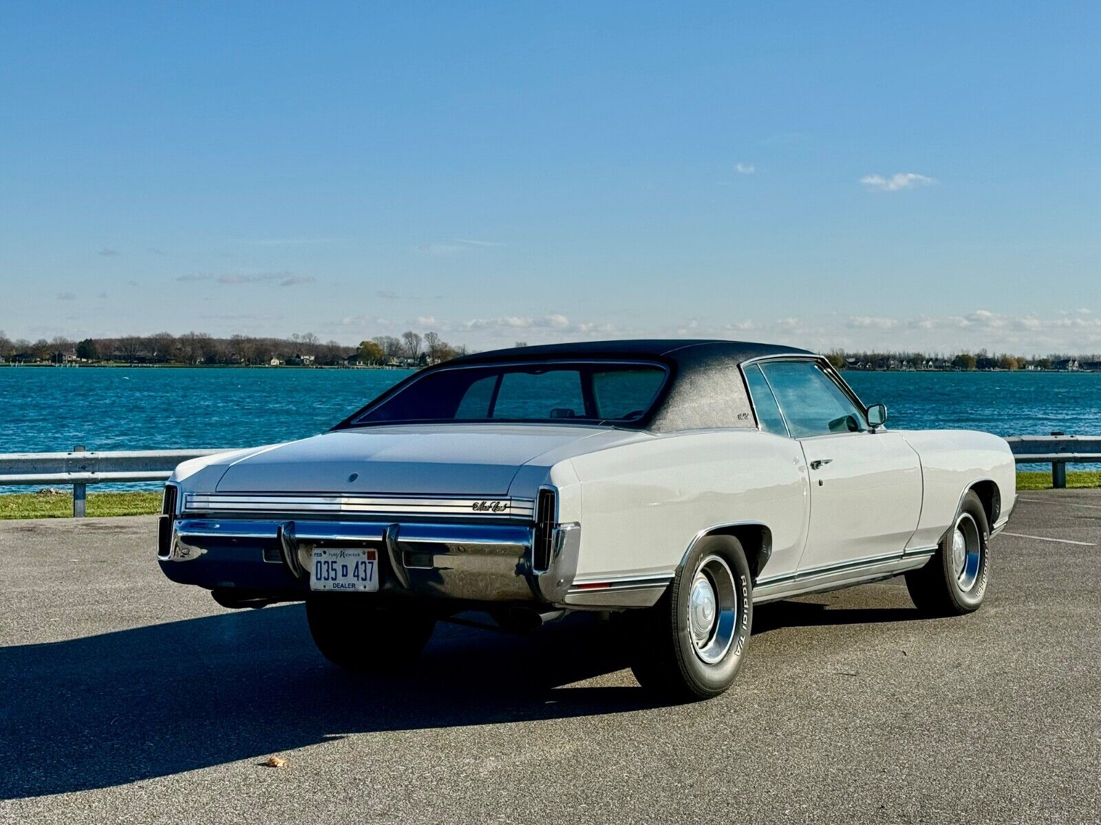 Chevrolet-Monte-Carlo-Coupe-1970-White-Black-128748-7