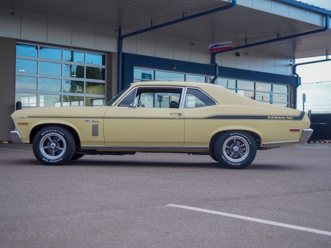 Chevrolet-Nova-1972-Yellow-Black-80594-8