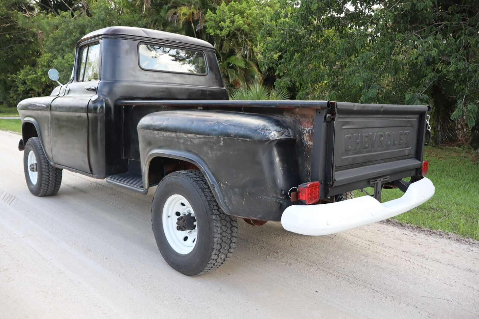 Chevrolet-Other-Pickups-1957-9