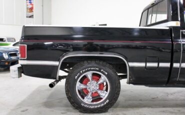 Chevrolet-Other-Pickups-1987-Black-Red-147559-7