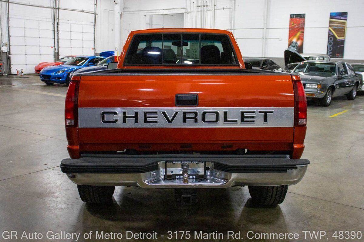 Chevrolet-Other-Pickups-1988-4