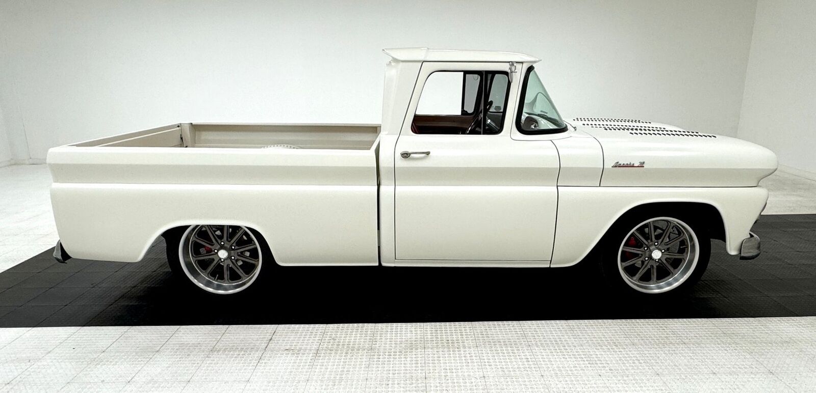 Chevrolet-Other-Pickups-Pickup-1961-White-Red-707-5