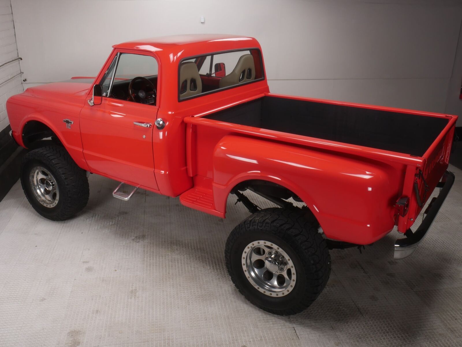 Chevrolet-Other-Pickups-Pickup-1967-Orange-Beige-52389-9