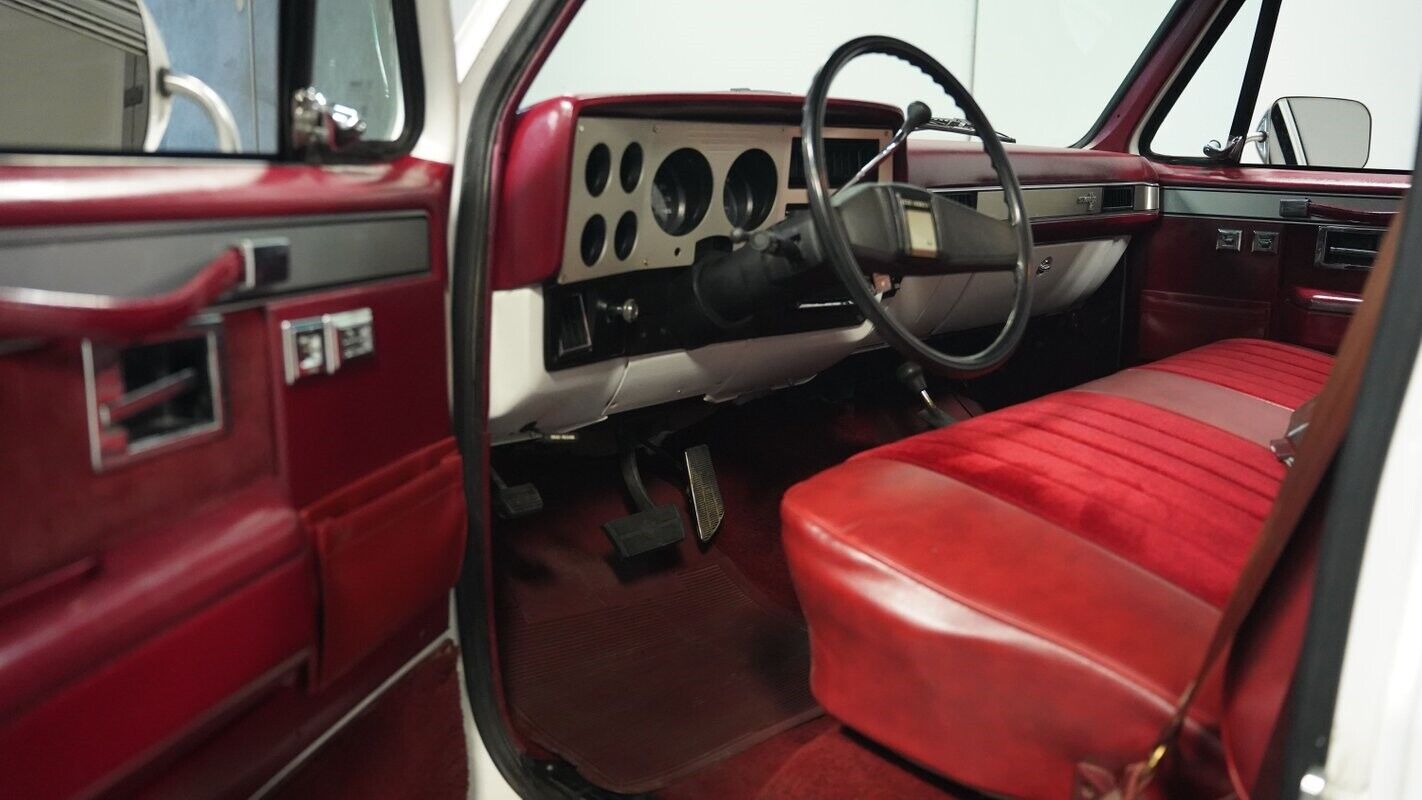 Chevrolet-Other-Pickups-Pickup-1987-White-Red-64411-4