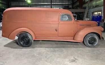 Chevrolet-Panel-1942-Red-160934-2