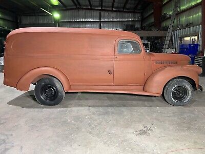 Chevrolet-Panel-1942-Red-160934-2