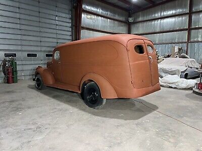 Chevrolet-Panel-1942-Red-160934-6