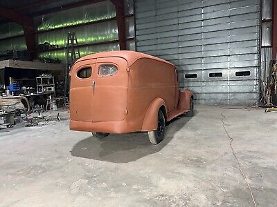 Chevrolet-Panel-1942-Red-160934-8