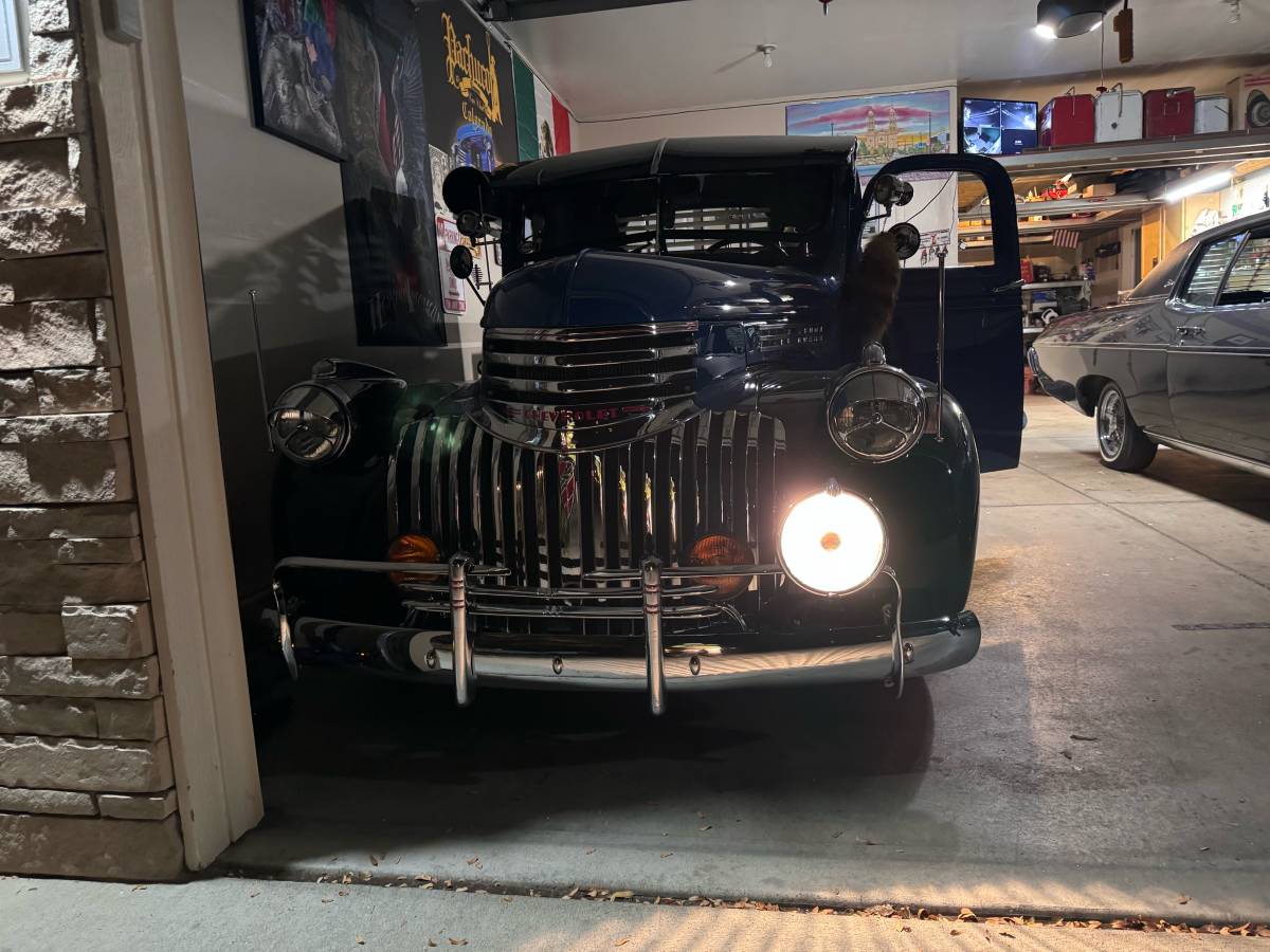 Chevrolet-Pick-up-1946-black-2712-14