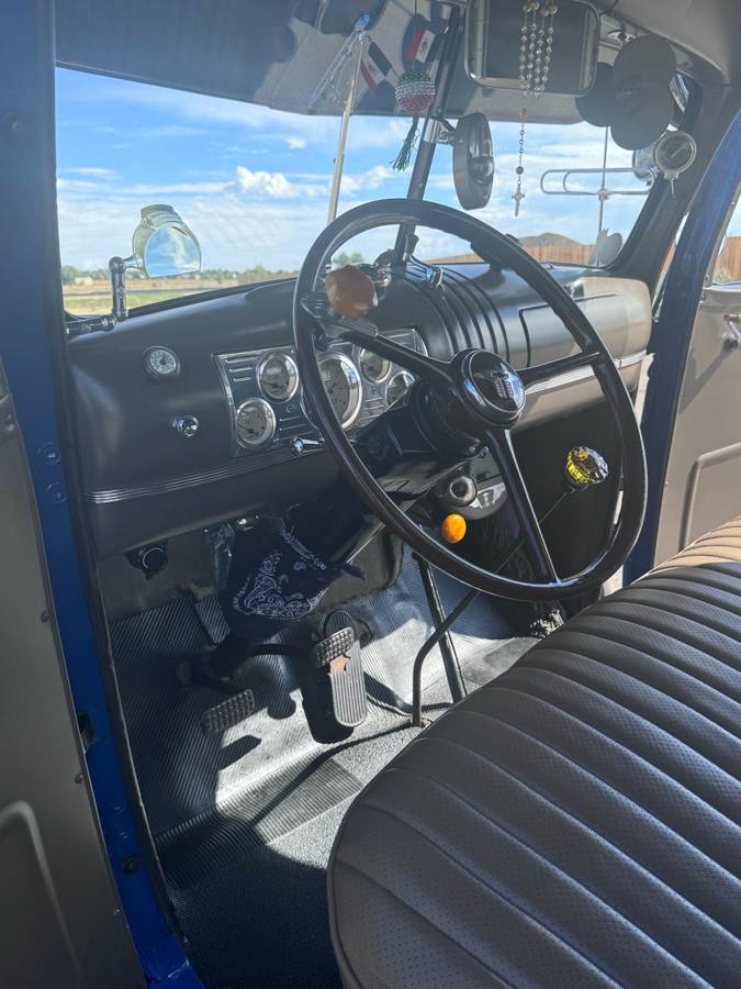 Chevrolet-Pick-up-1946-black-2712-18