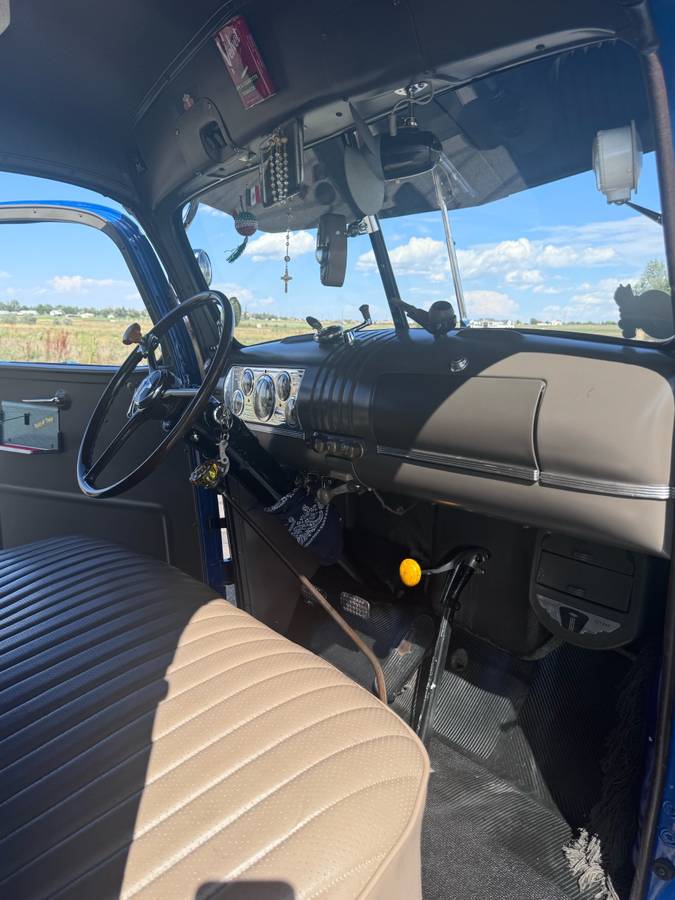 Chevrolet-Pick-up-1946-black-2712-20