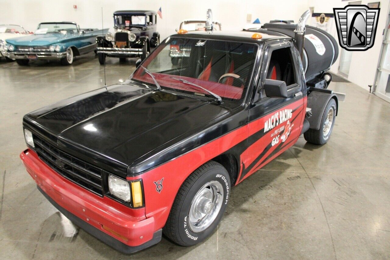 Chevrolet-S-10-Cabriolet-1985-Black-Gray-86620-2