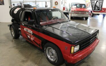 Chevrolet-S-10-Cabriolet-1985-Black-Gray-86620-3