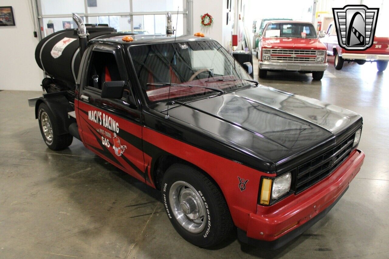 Chevrolet-S-10-Cabriolet-1985-Black-Gray-86620-3