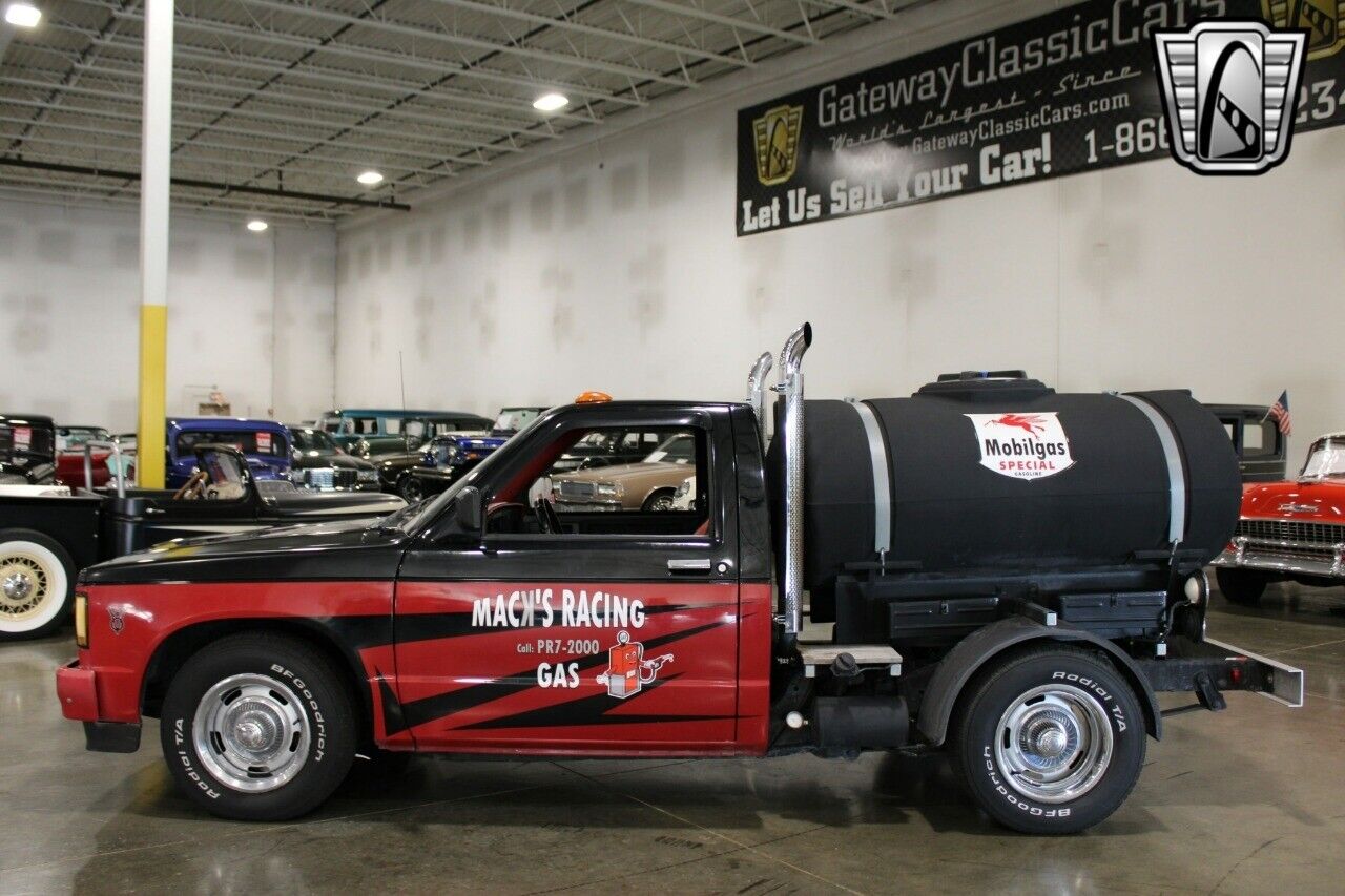 Chevrolet-S-10-Cabriolet-1985-Black-Gray-86620-6