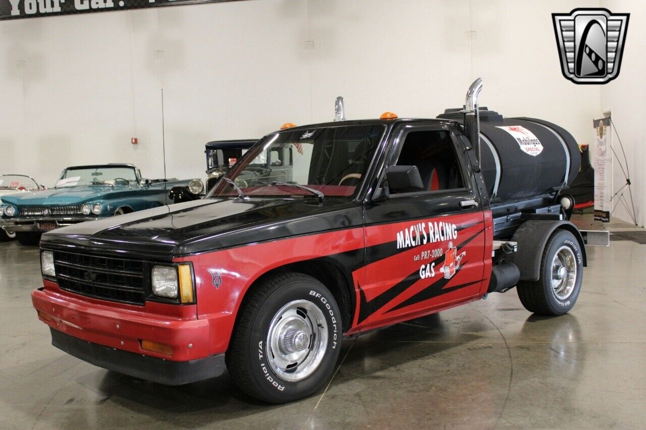 Chevrolet-S-10-Cabriolet-1985-Black-Gray-86620-7