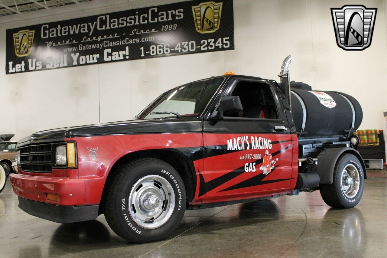 Chevrolet-S-10-Cabriolet-1985-Black-Gray-86620-8