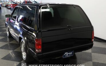 Chevrolet-S-10-SUV-1985-Black-Gray-961-7