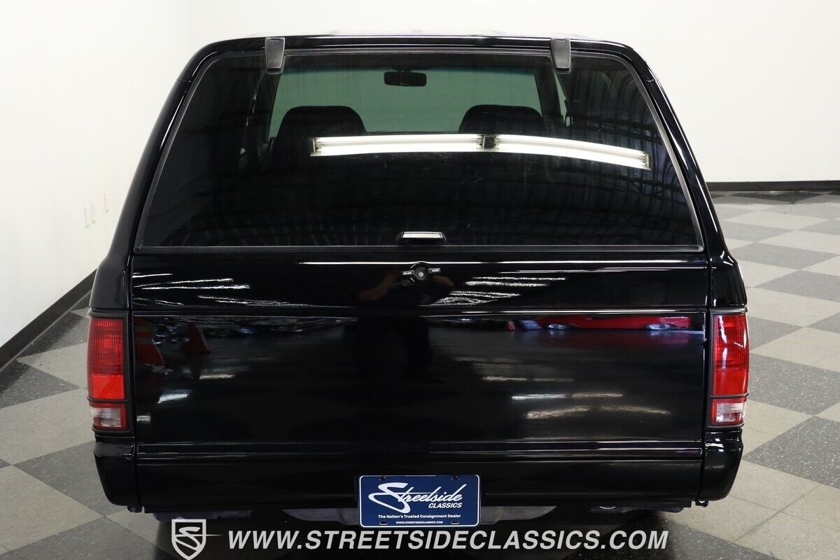 Chevrolet-S-10-SUV-1985-Black-Gray-961-8