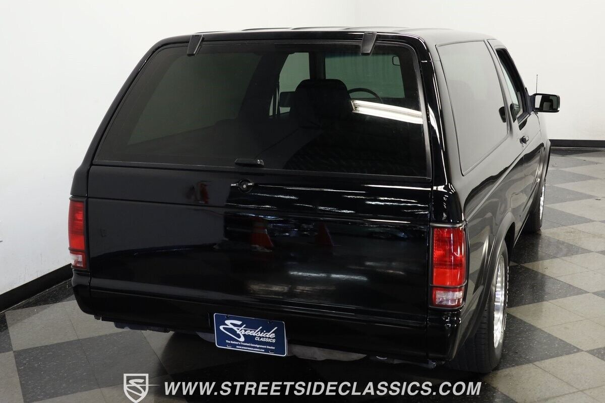 Chevrolet-S-10-SUV-1985-Black-Gray-961-9