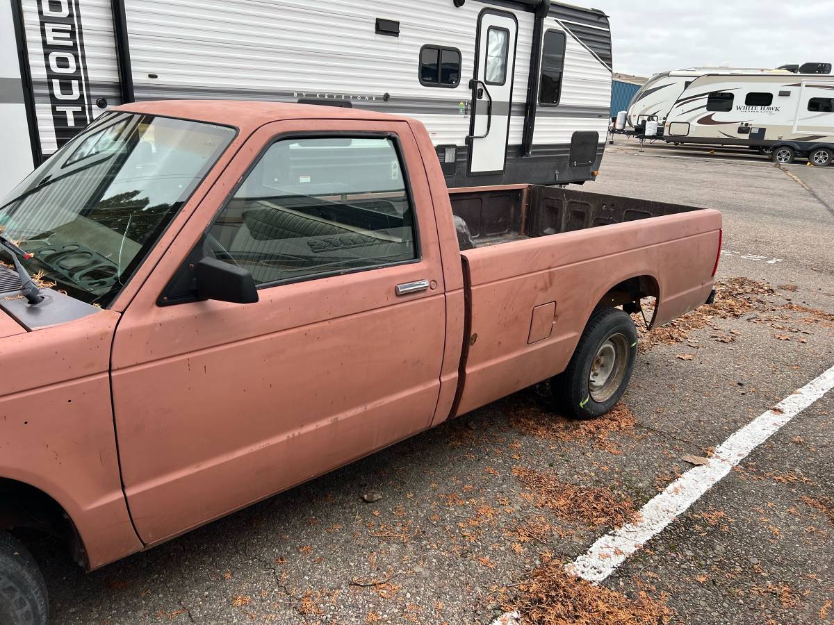 Chevrolet-S10-pickup-1985-136794-1