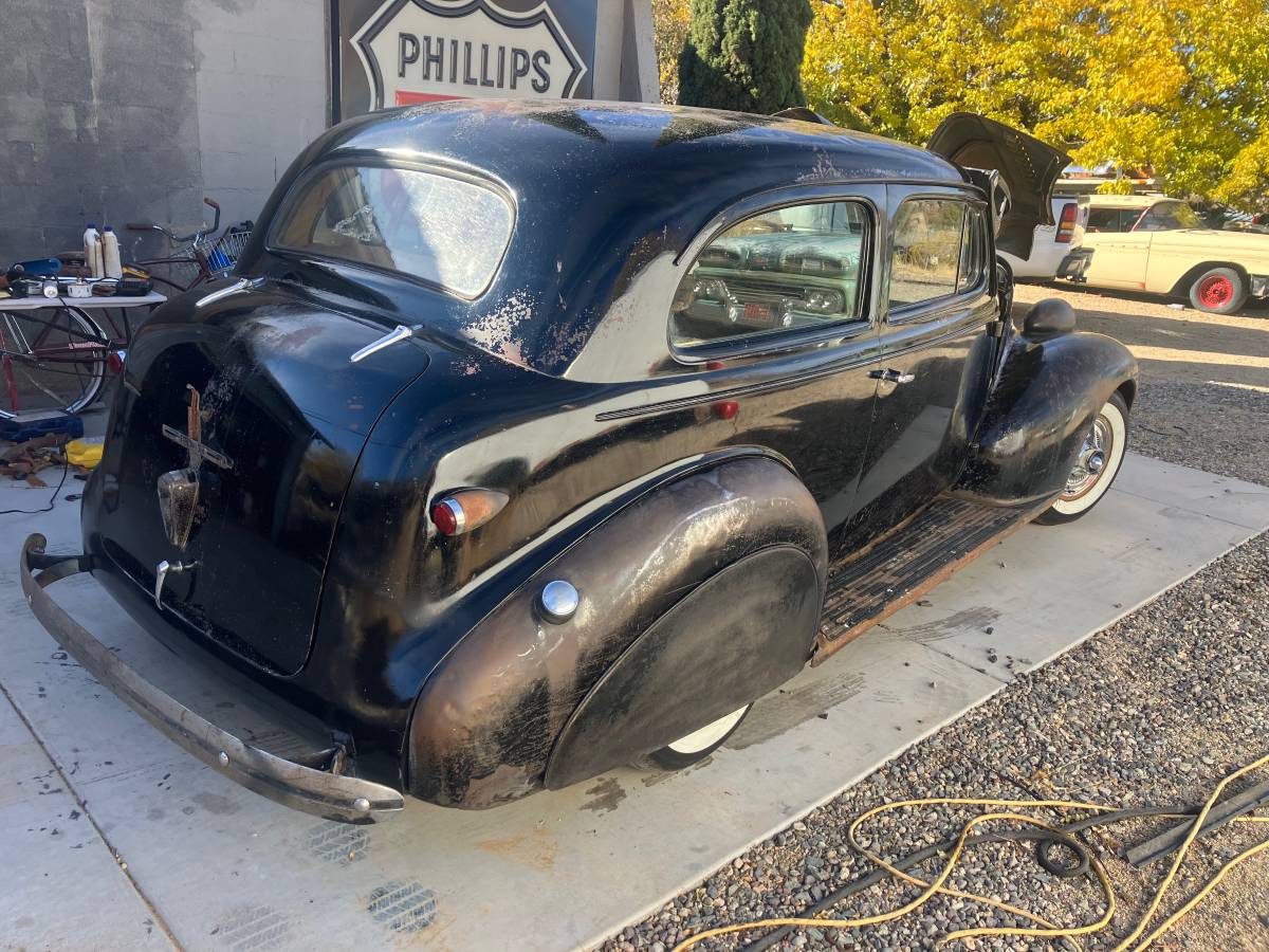 Chevrolet-Sedan-1939-89318-2