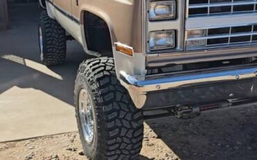 Chevrolet-Silverado-1985-custom-209214-14