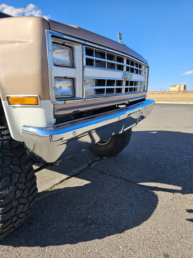 Chevrolet-Silverado-1985-custom-209214-7