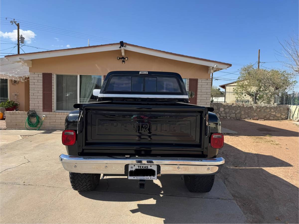 Chevrolet-Silverado-1987-black-160934-2