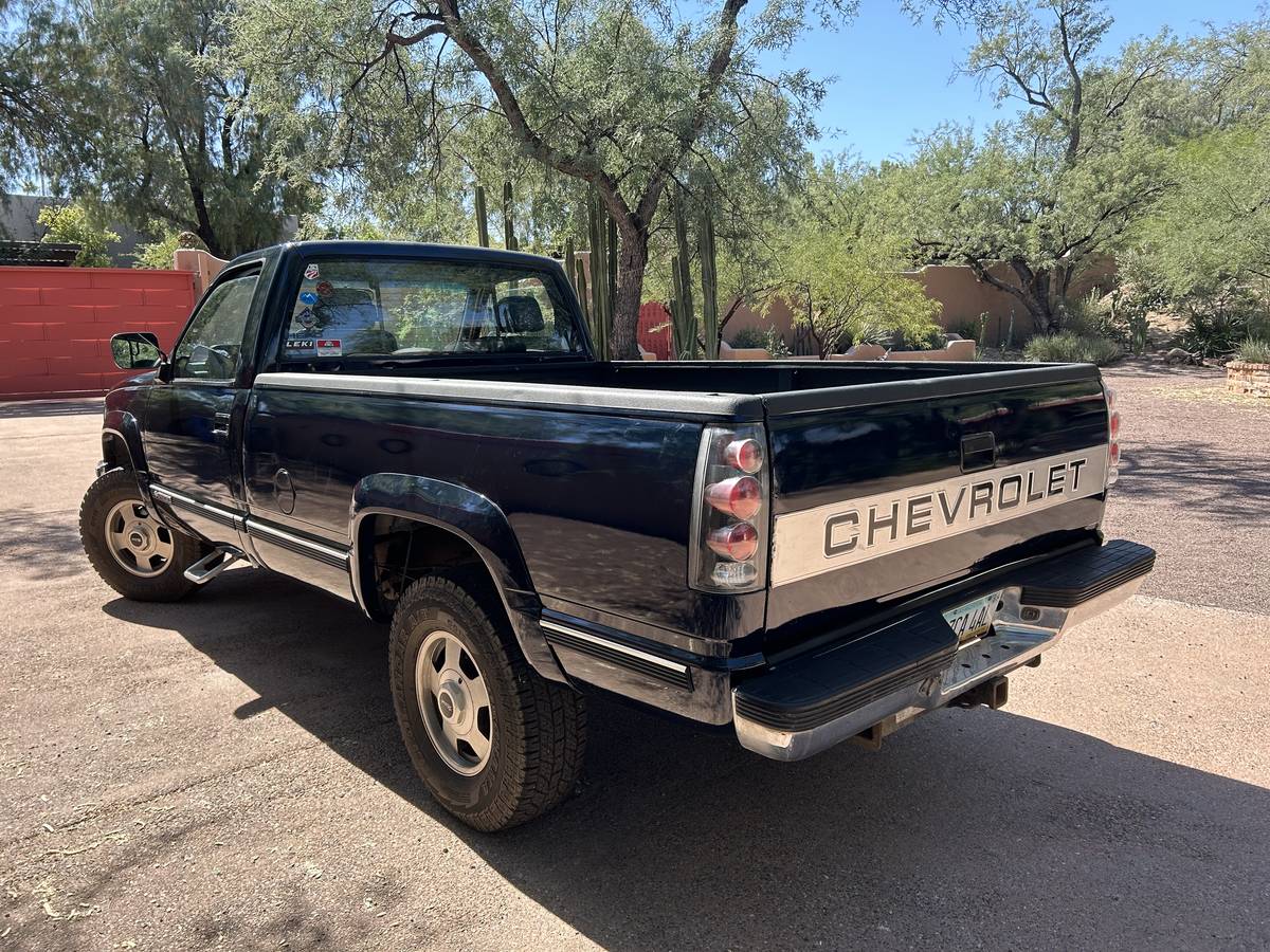 Chevrolet-Silverado-1989-blue-402335-2