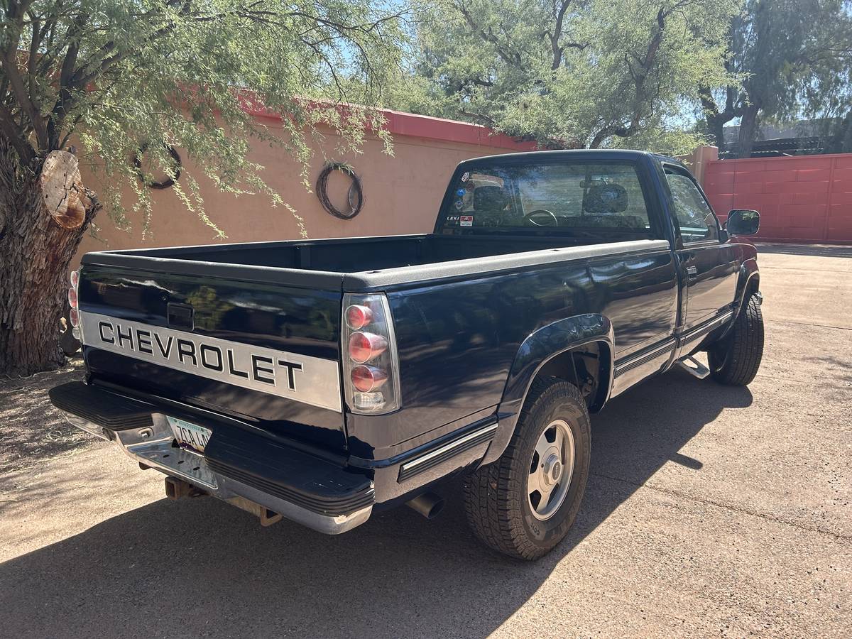 Chevrolet-Silverado-1989-blue-402335-3