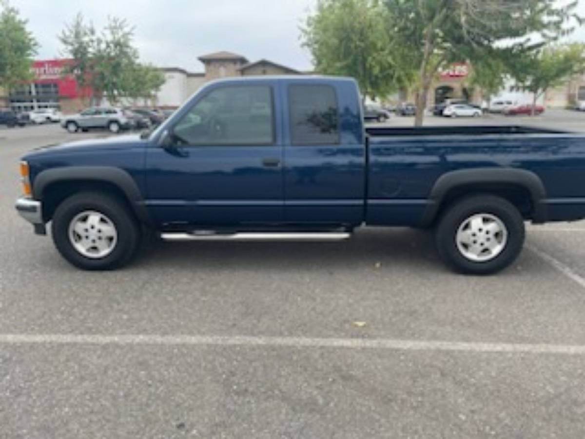 Chevrolet-Silverado-1995-blue-257494-1