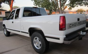 Chevrolet-Silverado-2500-4x4-1995-white-149669-1