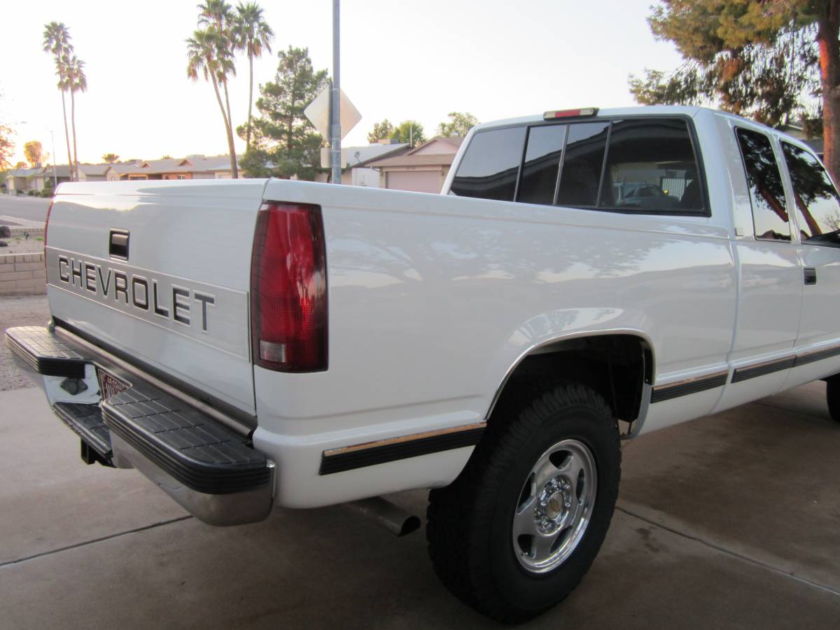 Chevrolet-Silverado-2500-4x4-1995-white-149669-17