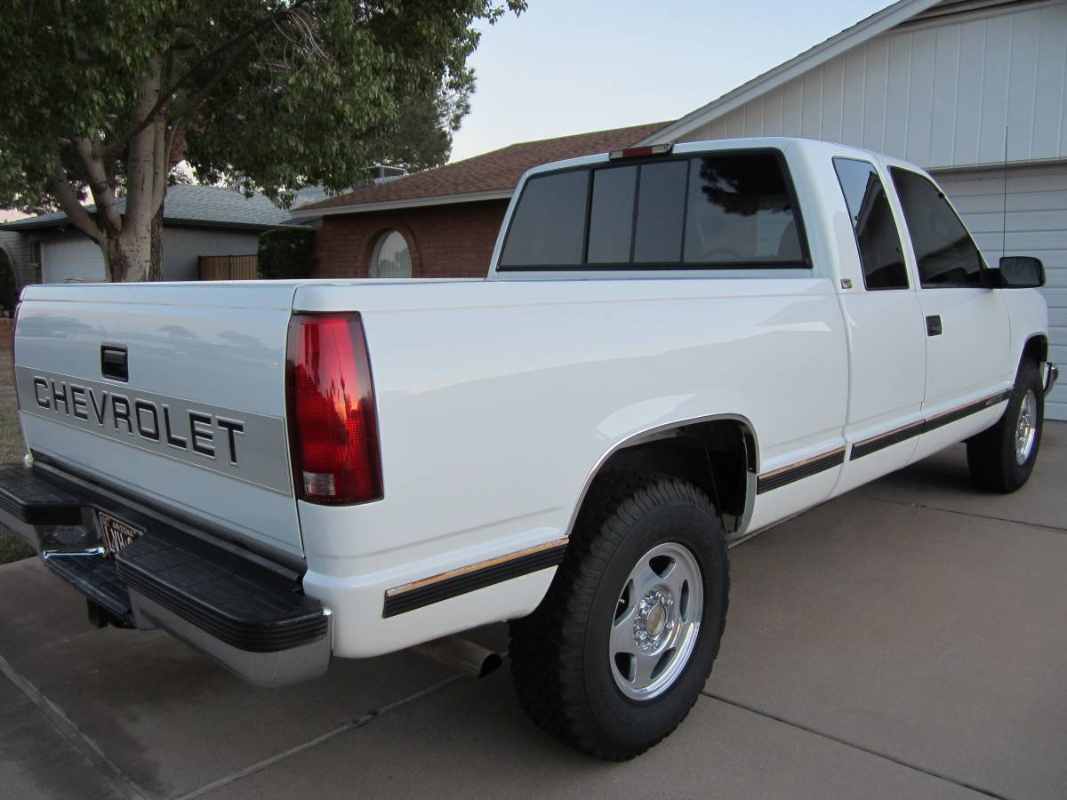 Chevrolet-Silverado-2500-4x4-1995-white-149669-3