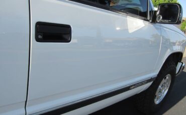 Chevrolet-Silverado-2500-4x4-1995-white-149669-9