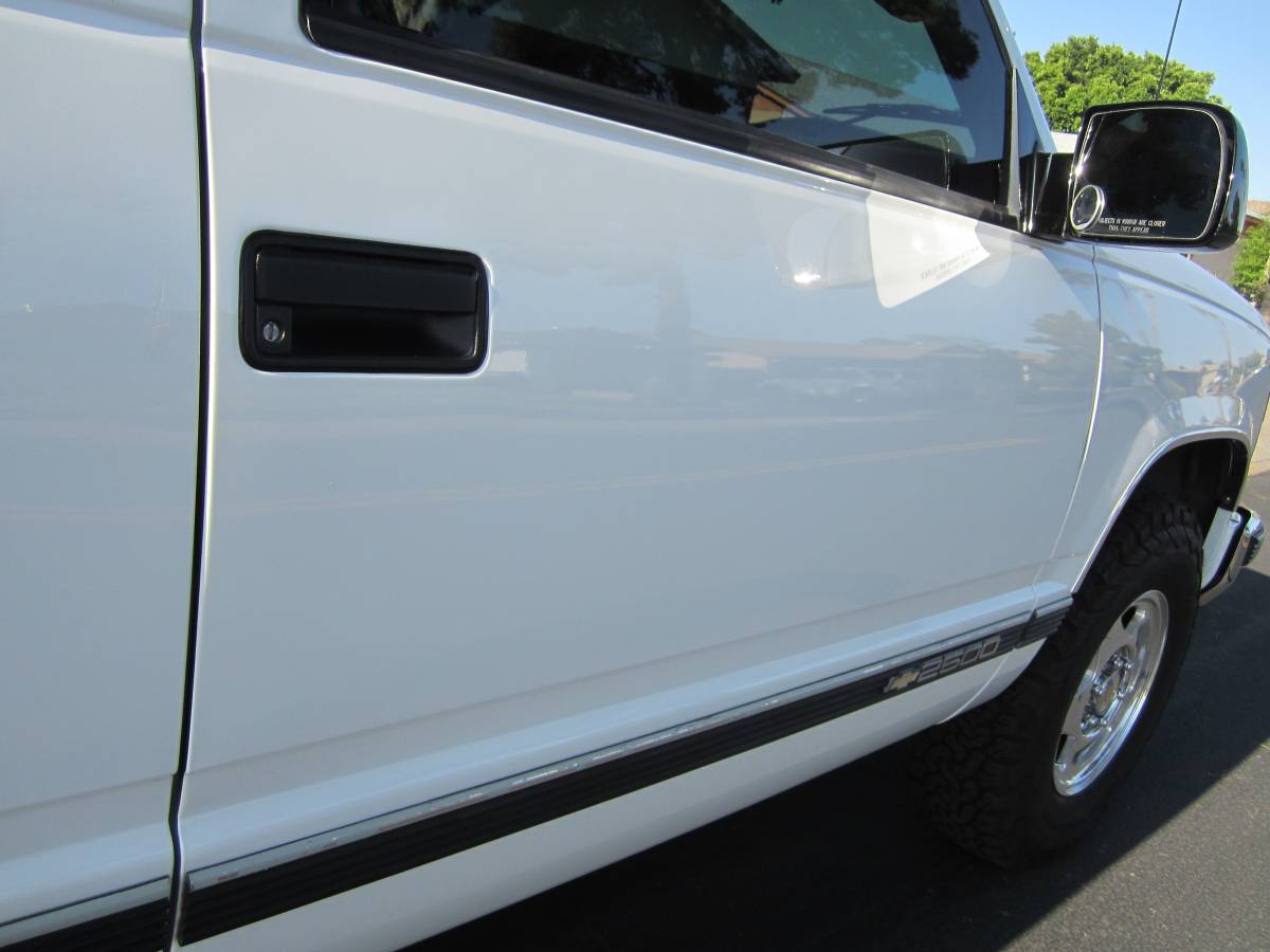 Chevrolet-Silverado-2500-4x4-1995-white-149669-9