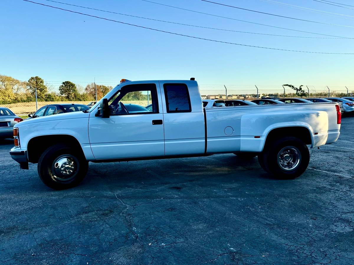 Chevrolet-Silverado-3500-classic-1989-white-90123-1